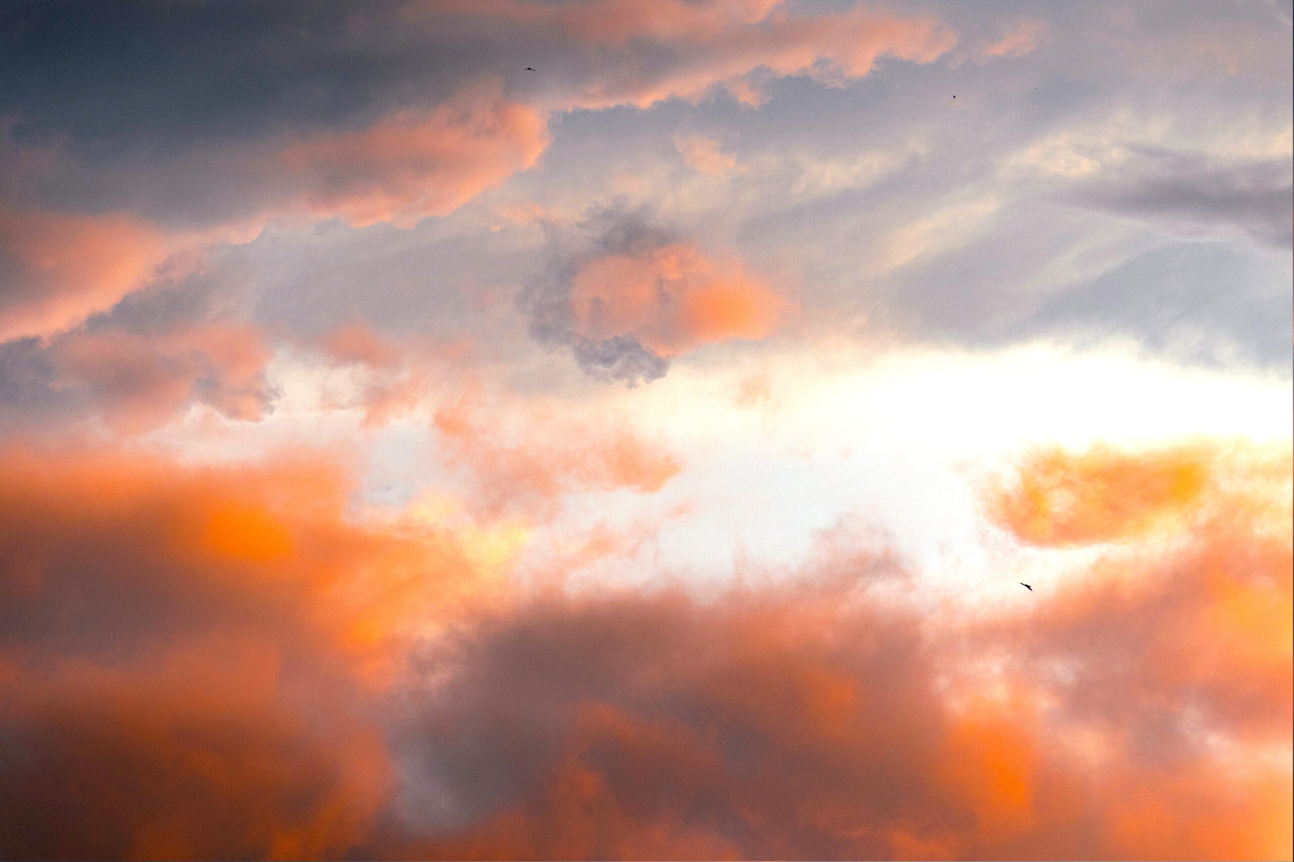 Photo de nuage rouge et bleu